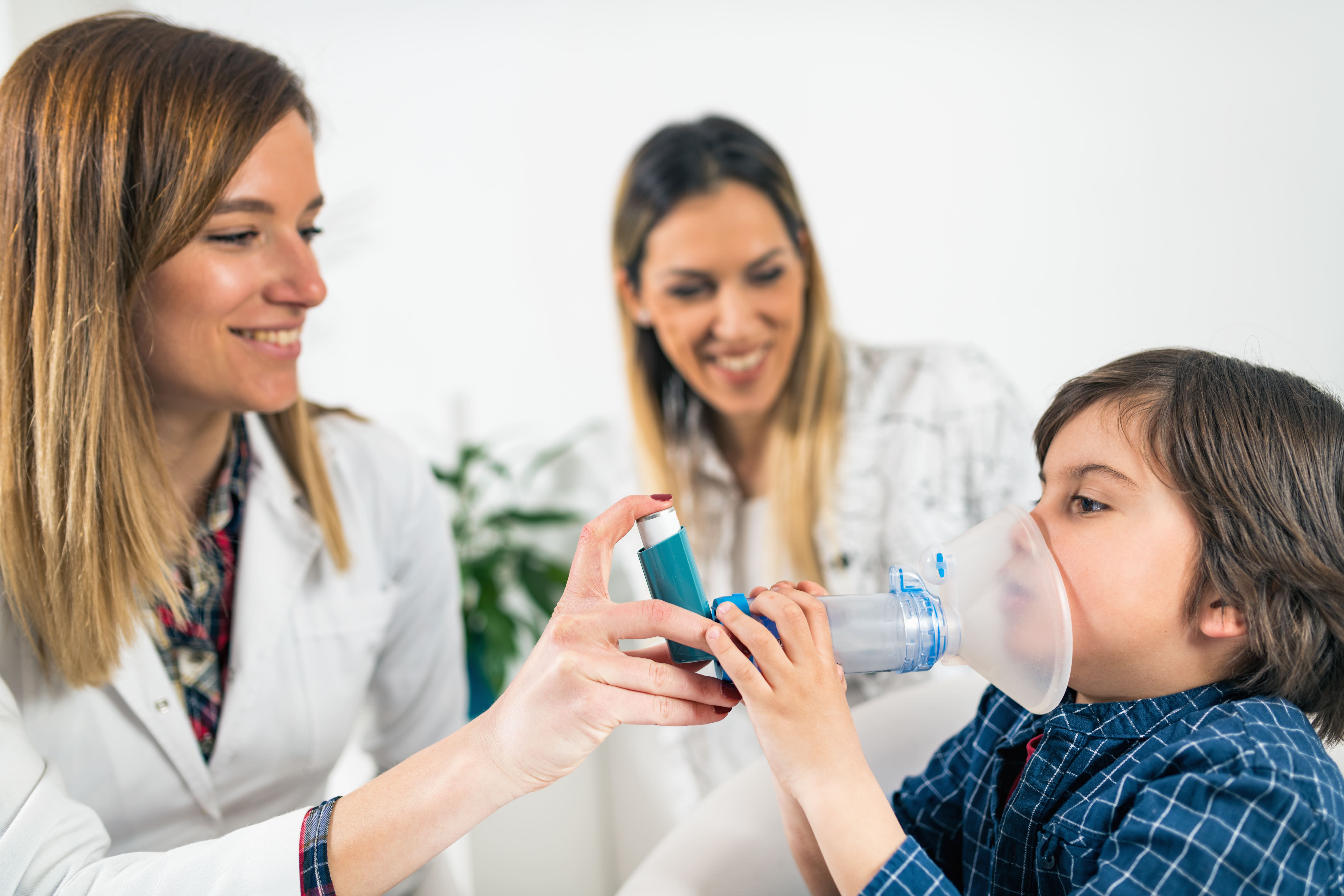 Médico especialista en vías respiratorias
